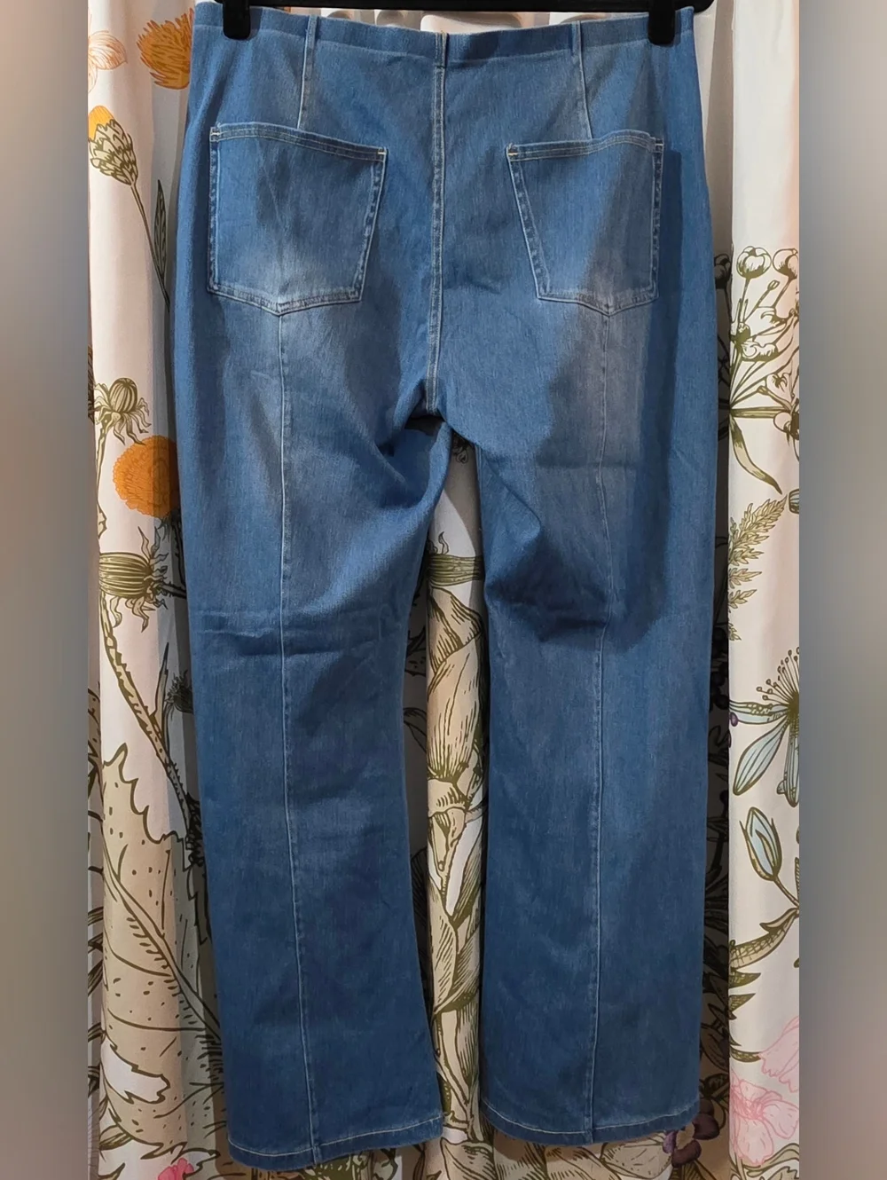 Halara Slightly Flared Jeans - Picture 3 of 4